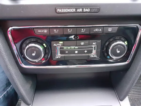 Škoda Superb 2.0 TDi DSG - foto 12