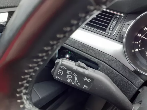 Škoda Superb 2.0 TDi DSG - foto 16