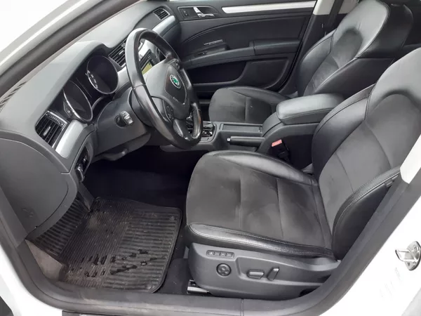 Škoda Superb 2.0 TDi DSG - foto 17