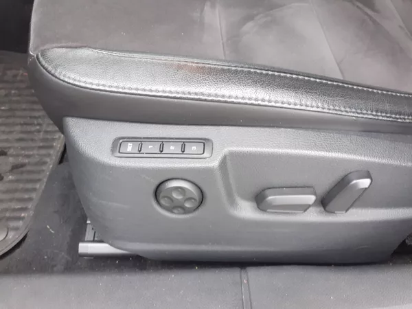 Škoda Superb 2.0 TDi DSG - foto 19