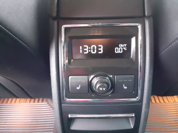 Škoda Superb 2.0 TDi DSG - foto 20