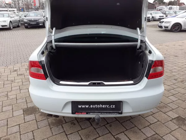 Škoda Superb 2.0 TDi DSG - foto 22