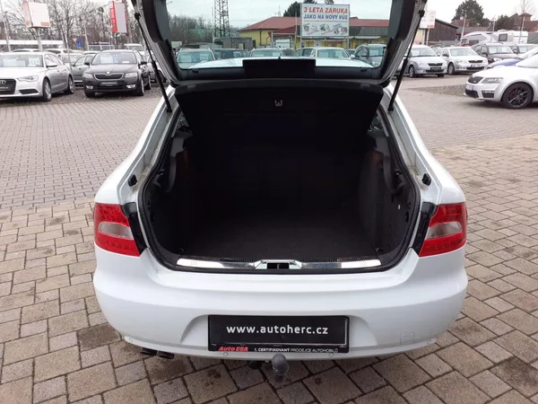 Škoda Superb 2.0 TDi DSG - foto 23