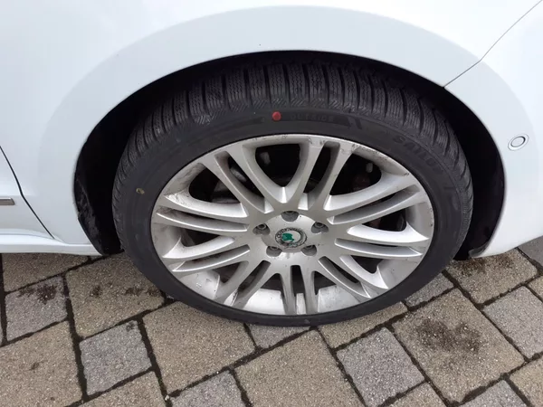 Škoda Superb 2.0 TDi DSG - foto 24