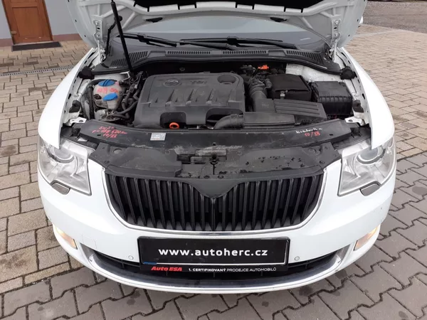 Škoda Superb 2.0 TDi DSG - foto 26