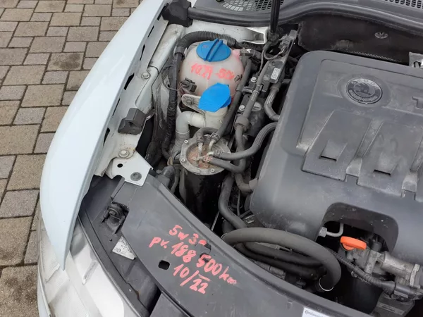 Škoda Superb 2.0 TDi DSG - foto 27