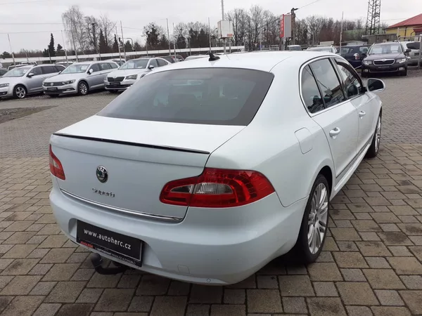 Škoda Superb 2.0 TDi DSG - foto 4