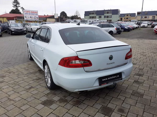 Škoda Superb 2.0 TDi DSG - foto 5