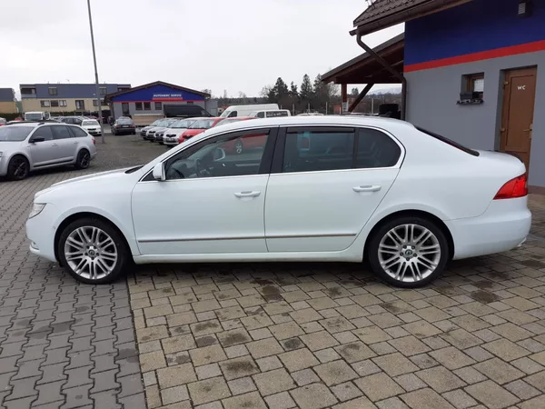 Škoda Superb 2.0 TDi DSG - foto 6