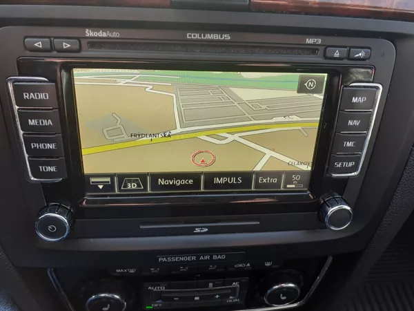 Škoda Superb 2.0 TDi Elegance - foto 13