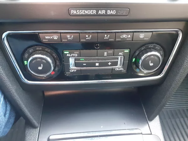 Škoda Superb 2.0 TDi Elegance - foto 15