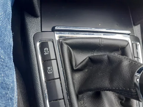 Škoda Superb 2.0 TDi Elegance - foto 16