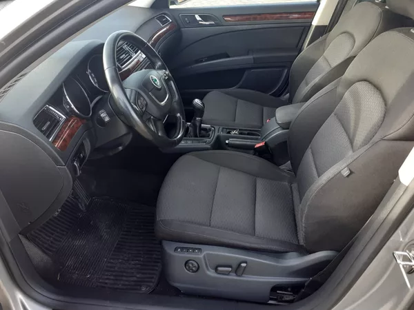 Škoda Superb 2.0 TDi Elegance - foto 19