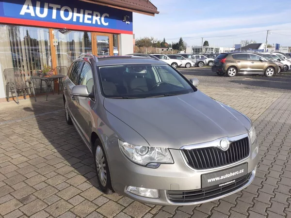 Škoda Superb 2.0 TDi Elegance - foto 2