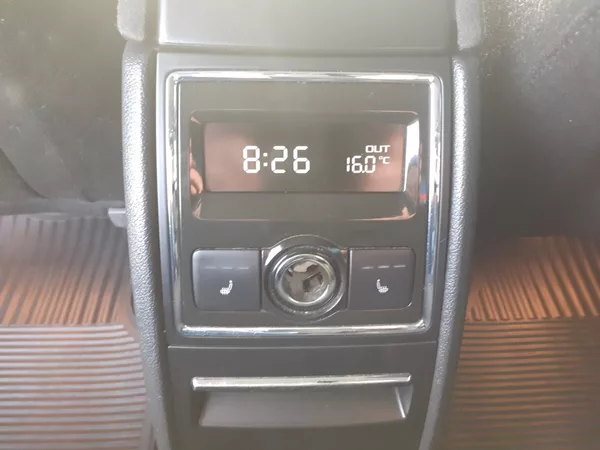 Škoda Superb 2.0 TDi Elegance - foto 22