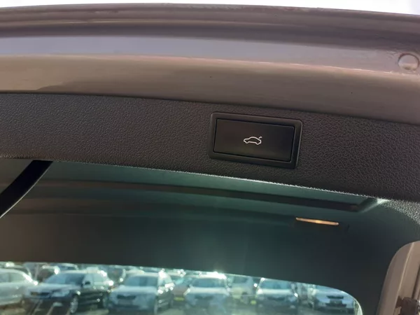 Škoda Superb 2.0 TDi Elegance - foto 26