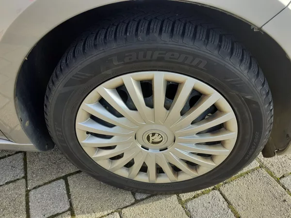 Škoda Superb 2.0 TDi Elegance - foto 27