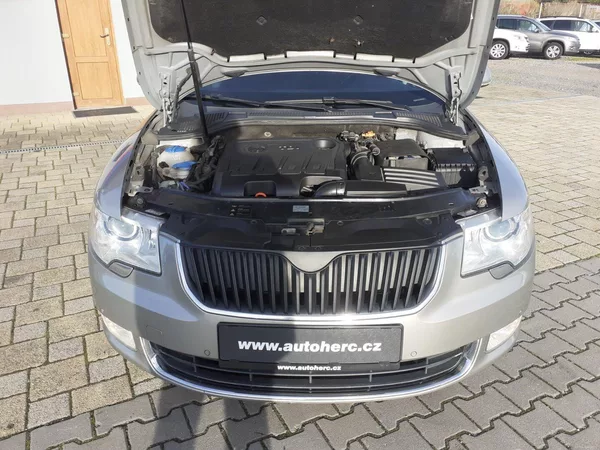 Škoda Superb 2.0 TDi Elegance - foto 28