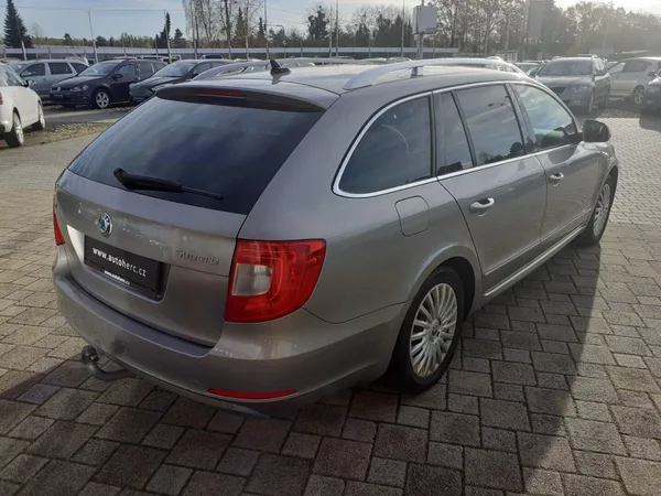 Škoda Superb 2.0 TDi Elegance - foto 4