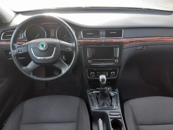 Škoda Superb 2.0 TDi Elegance - foto 7