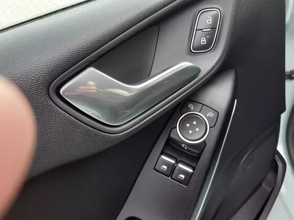Ford Fiesta 1.1 I 63 KW - foto 16