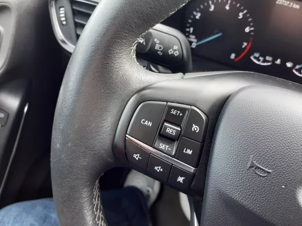 Ford Fiesta 1.1 I 63 KW - foto 8