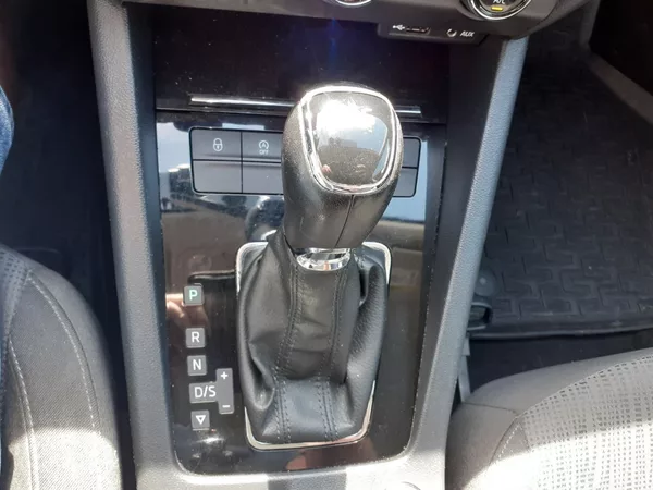 Škoda Octavia 2.0 TDi DSG - foto 18