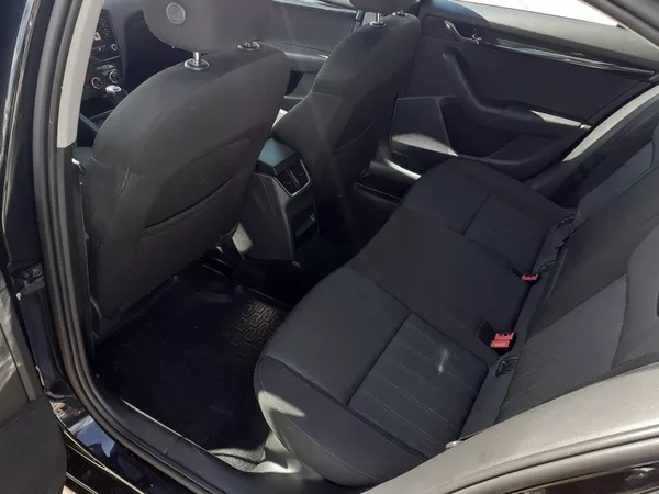 Škoda Octavia 2.0 TDi DSG - foto 22