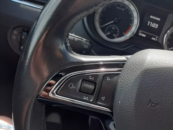 Škoda Octavia 2.0 TDi DSG - foto 9