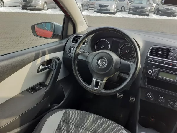Volkswagen Polo 1.2 HTP CROSS - foto 8