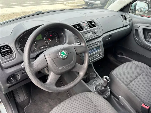 Škoda Fabia 1,2 TSI Top výbava + Serviska - foto 12