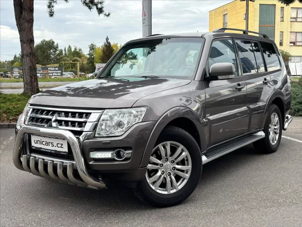 Mitsubishi Pajero 3,2 DI-D Instyle 4x4+Serviska