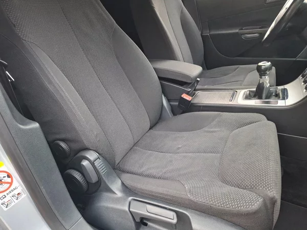 Volkswagen Passat 2.0TDI 103kW 6M -KAMERA-T.ZAŘ. - foto 17