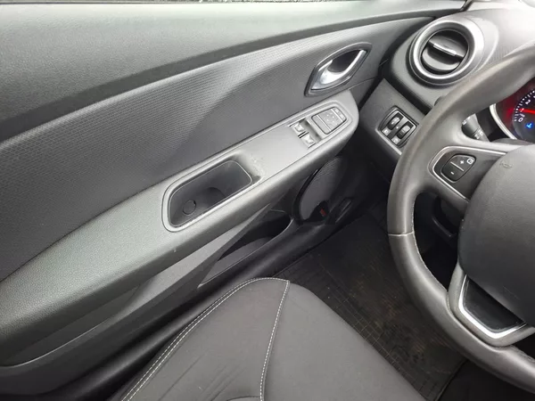 Renault Clio GT 1.2i 54kW LIMITED - foto 12