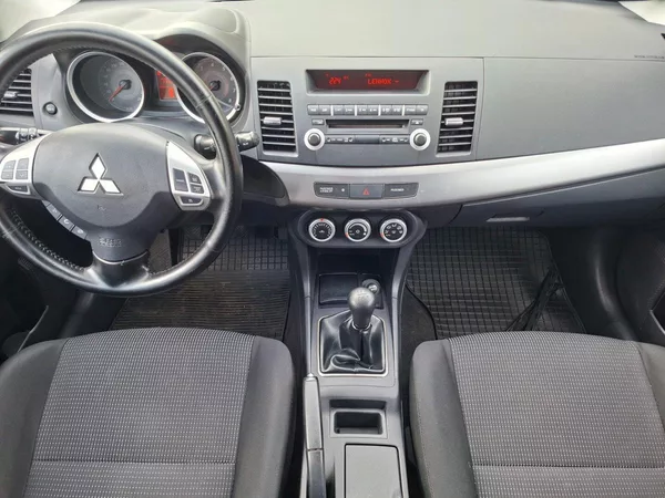 Mitsubishi Lancer 1.8i 105kW - foto 10
