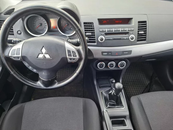 Mitsubishi Lancer 1.8i 105kW - foto 12