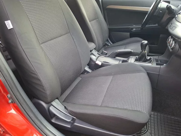 Mitsubishi Lancer 1.8i 105kW - foto 17