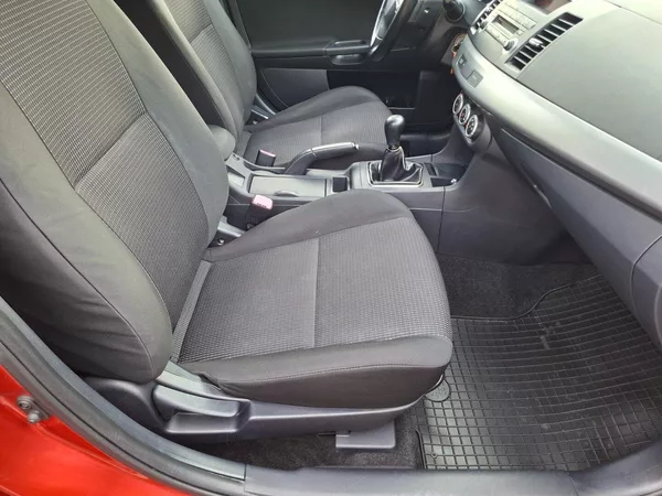 Mitsubishi Lancer 1.8i 105kW - foto 18