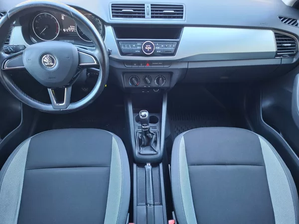 Škoda Fabia 1.2TSI 66kW -1.MAJITEL - foto 11