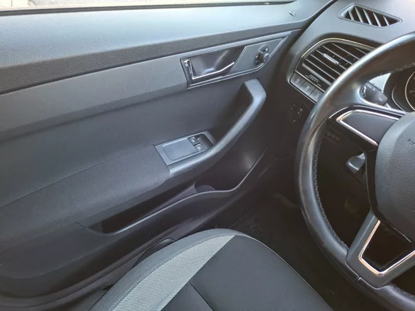 Škoda Fabia 1.2TSI 66kW -1.MAJITEL - foto 12