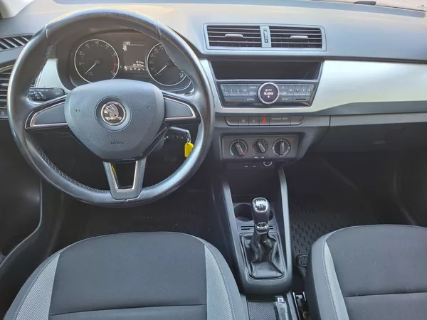 Škoda Fabia 1.2TSI 66kW -1.MAJITEL - foto 13
