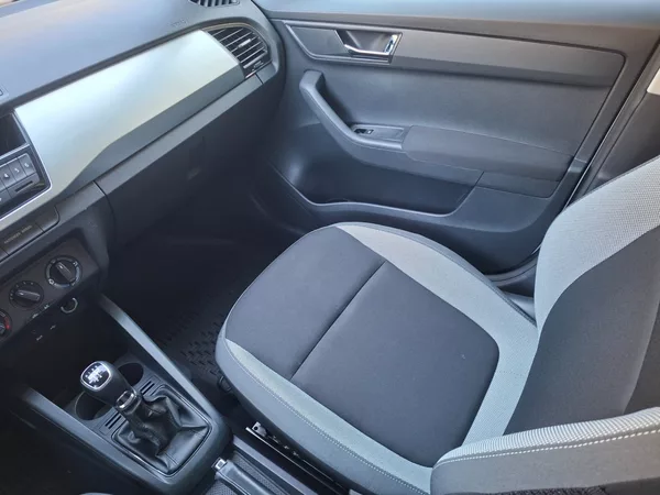 Škoda Fabia 1.2TSI 66kW -1.MAJITEL - foto 14