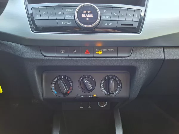 Škoda Fabia 1.2TSI 66kW -1.MAJITEL - foto 15