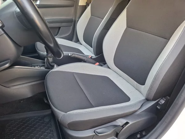 Škoda Fabia 1.2TSI 66kW -1.MAJITEL - foto 19