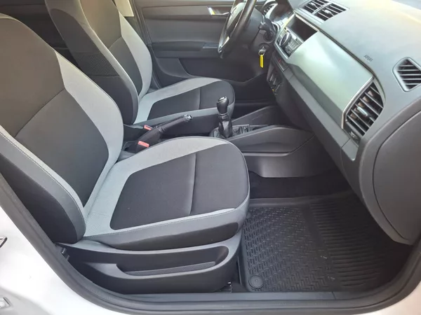 Škoda Fabia 1.2TSI 66kW -1.MAJITEL - foto 22