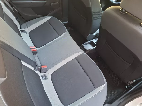 Škoda Fabia 1.2TSI 66kW -1.MAJITEL - foto 25