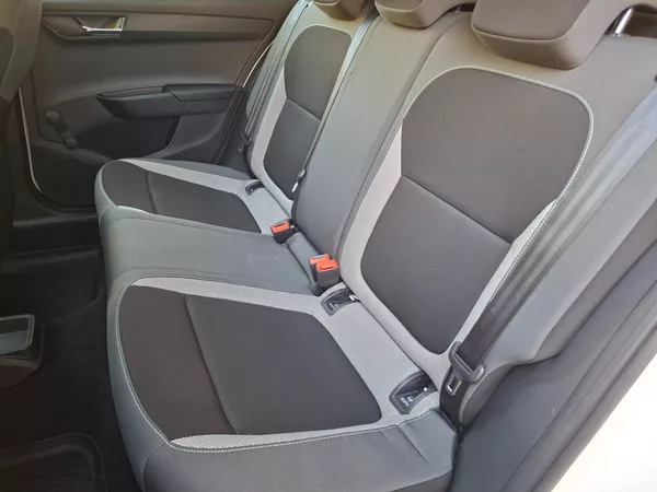 Škoda Fabia 1.2TSI 66kW -1.MAJITEL - foto 27
