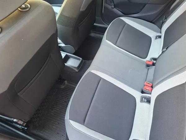 Škoda Fabia 1.2TSI 66kW -1.MAJITEL - foto 28