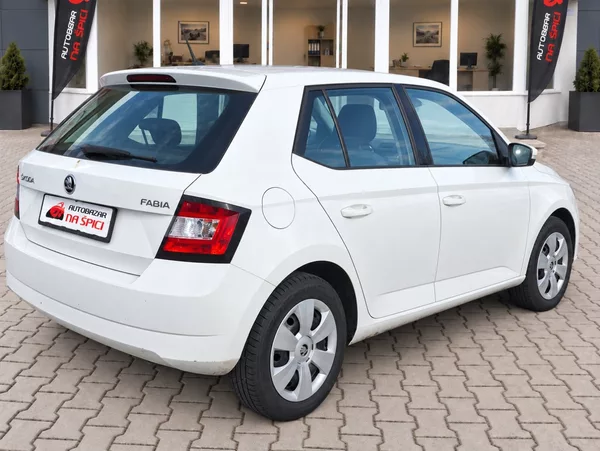 Škoda Fabia 1.2TSI 66kW -1.MAJITEL - foto 8