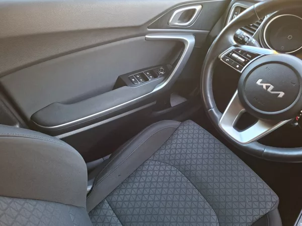 Kia Ceed 1.5T-GDI 118kW -1.MAJITEL - foto 12